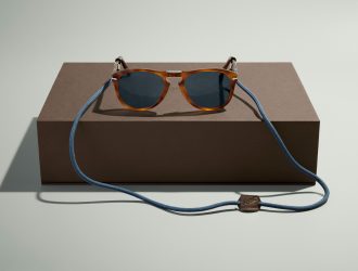 Image principale de l'article: Image des solaires Persol posées sur leur boite