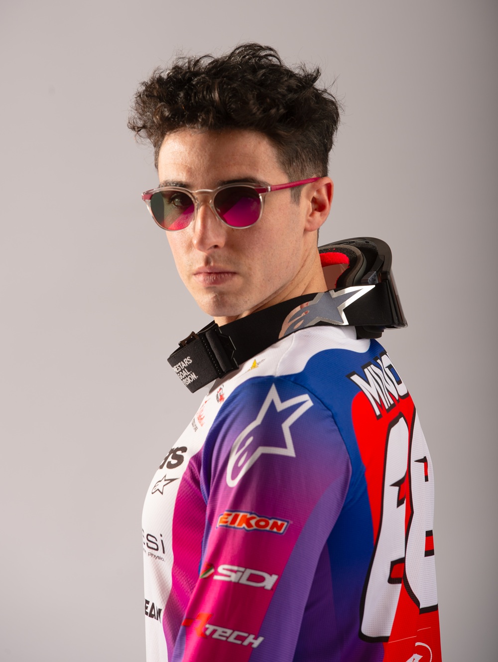 Photo d'un membres de l'équipe FM Factory Racing portant des solaires