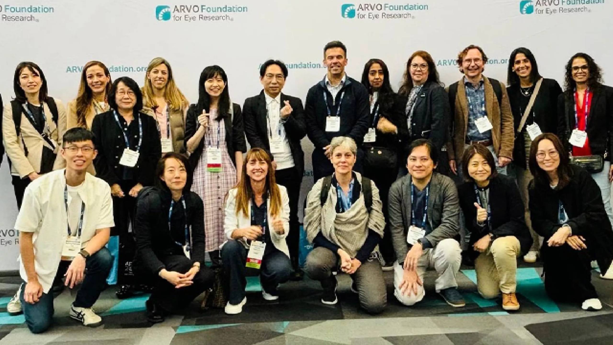 Image de groupe des participants à la conférence ARVO 2025