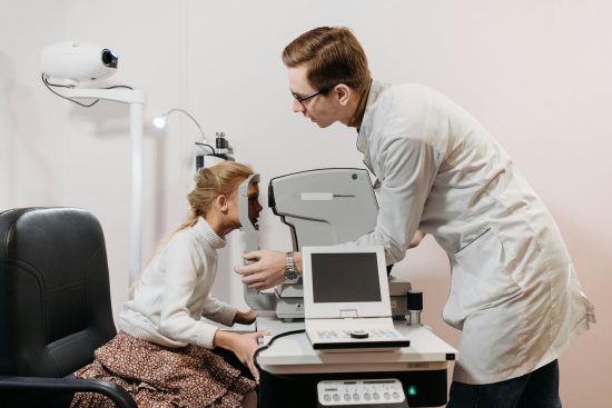 Image of a doctor and a child during an eye exam