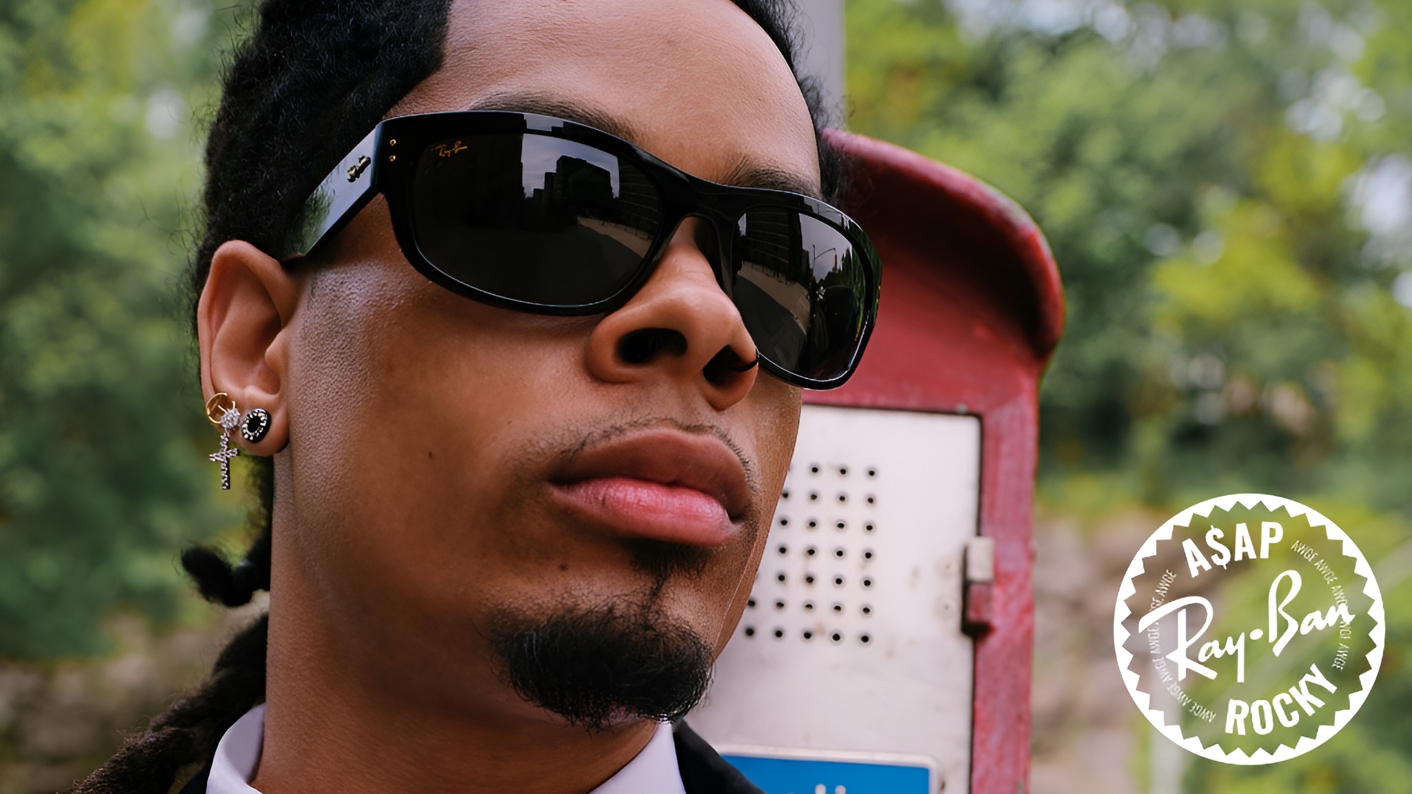 Photo de A$AP Rocky portant des Ray-Ban Wayfarer Puffer Noires