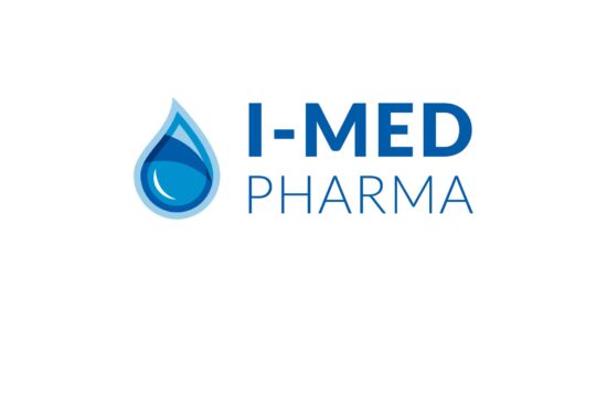 Logo de l'entreprise I-MED Pharma avec un symbole stylisé de goutte d'eau bleue à côté du nom de l'entreprise en texte bleu sur un fond gris clair.