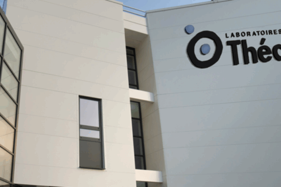 Batiment avec Logo Laboratoires Théa