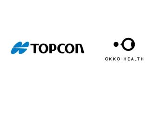 Deux logos d'entreprise affichés côte à côte sur un fond clair - le logo Topcon avec un design géométrique bleu à gauche, et le logo Okko Health avec des éléments circulaires noirs à droite