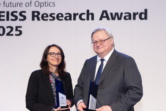 ZEISS Research Award Winner Prof. Dr. Jelena Vučković (Professor of Electrical Engineering at Stanford University) and ZEISS Research Award Winner Prof. Dr. Yuri Kivshar (Head of the Nonlinear Physics Centre at the Australian National University (ANU) in Canberra).