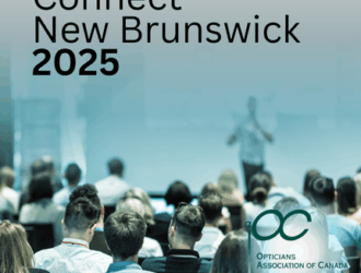 Image promotionnelle pour Connect New Brunswick 2025 par l'Association des Opticiens du Canada. Montre le dos des participants à une conférence assis dans un auditorium ou une salle de réunion avec un éclairage teinté de bleu doux. Le logo de l'Association des Opticiens du Canada apparaît dans le coin inférieur droit.