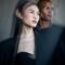 Mannequins portant des lunettes en titane Blackfin Pacific dans un cadre professionnel moderne