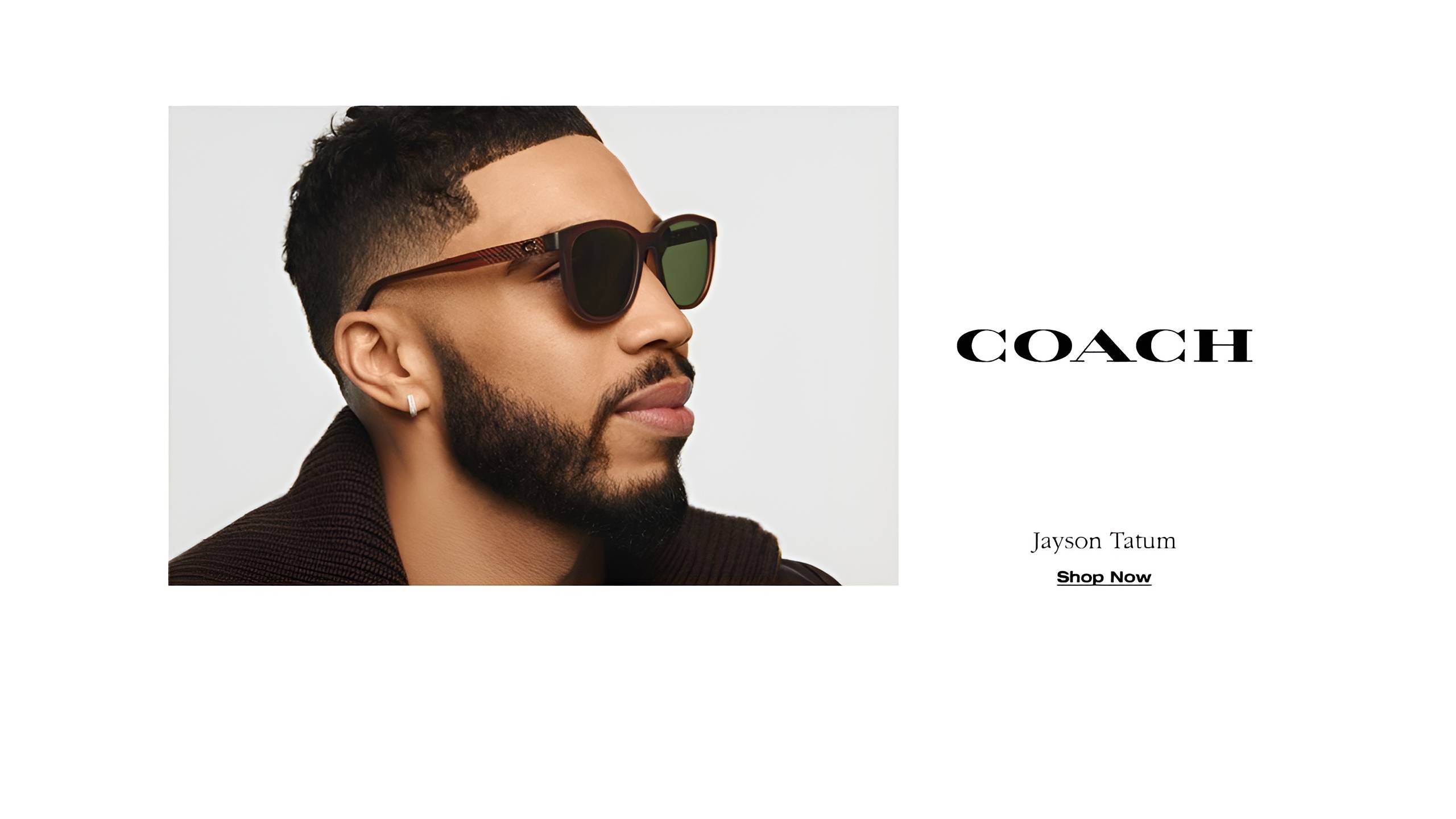 Jayson Tatum portant les lunettes de soleil Coach HC8442U en brun transparent avec verres verts pour la campagne lunettes Coach