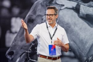 Patrice Lacoste, PDG du Groupe SOI, présentant une conférence au Sommet annuel 2025