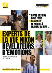 Publicité Nikon Lentilles Optiques montrant quatre professionnels de la vue portant des lunettes Nikon, avec le texte "Experts de la vue Nikon révélateurs d'émotions - Les professionnels de la vue" et leur mission "Vous faire ressentir le monde à travers la vue