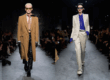 Quatre mannequins au défilé TOM FORD Automne/Hiver 2025 portant des lunettes de soleil designées par Haider Ackermann