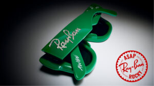 Lunettes de soleil Ray-Ban Wayfarer Puffer vertes avec logo Ray-Ban serti de cristaux