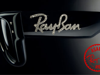 Lunettes de soleil Ray-Ban Wayfarer Puffer noires avec logo Ray-Ban serti de diamants sur la branche