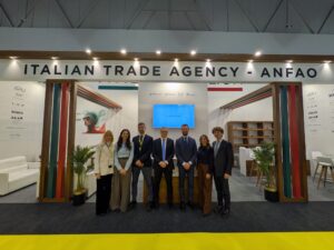 Délégation de l'Agence italienne pour le commerce extérieur et ANFAO au stand d'exposition de Silmo Istanbul 2025
