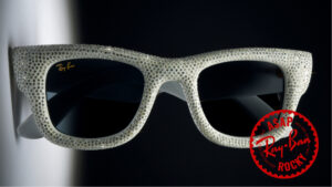 Lunettes de soleil Ray-Ban Wayfarer Puffer blanches entièrement recouvertes de cristaux pavés