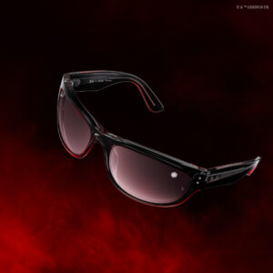 Lunettes de soleil Ray-Ban Balorama édition Darth Vader avec monture enveloppante noire et verres miroir dégradés argent-rouge sur fond noir-rouge dramatique
