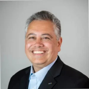 Portrait professionnel de Tony Sommer, nouveau membre du conseil d'administration d'Optometry Giving Sight
