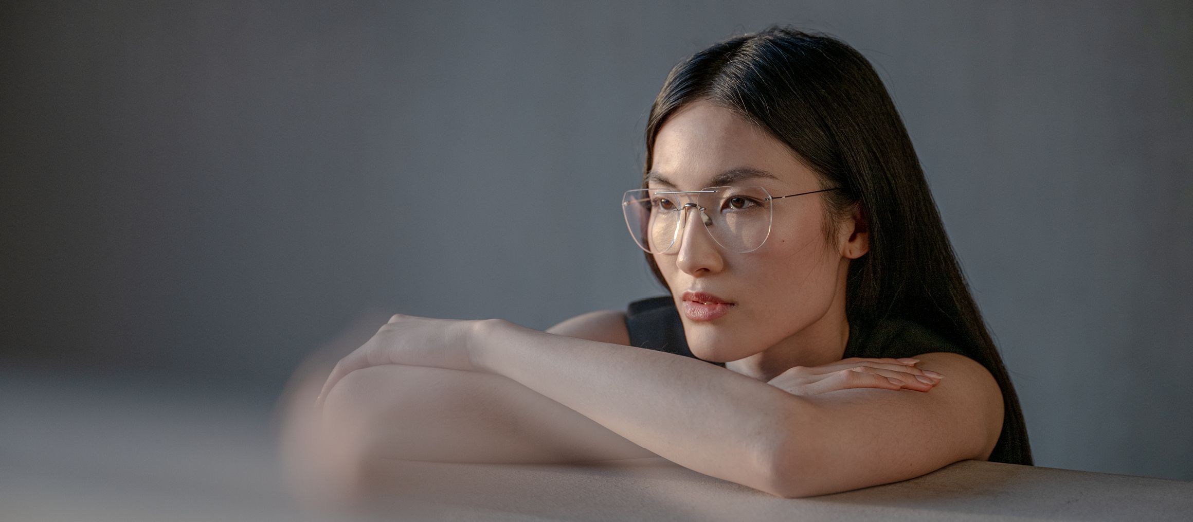 Model wearing Blackfin Aero Loop Infinity minimalist titanium eyeglasses