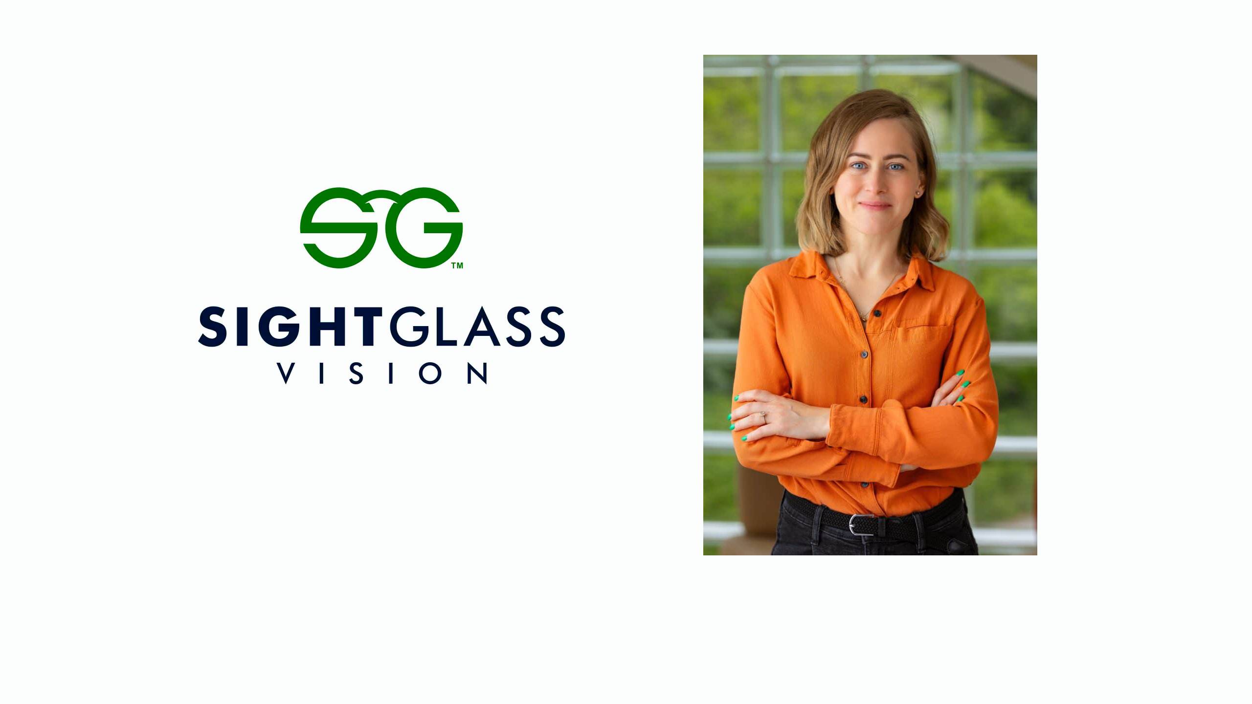 Logo SightGlass Vision accompagné d'une photo professionnelle de Natalia Trela-McDonald portant une chemise orange