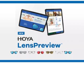 Outil d'essayage virtuel HOYA LensPreview affiché sur tablettes avec image de marque du produit et échantillons de verres montrant diverses teintes et traitements miroir