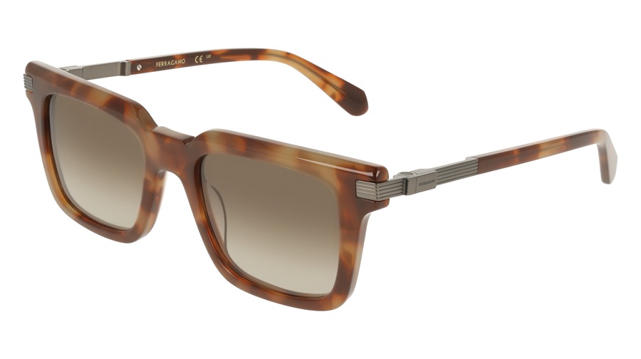 Vue de profil des lunettes de soleil rectangulaires pour hommes SF2103S en acétate Milky Brown Tortoise avec verres dégradés Brown Grey et inserts métalliques sur les branches.