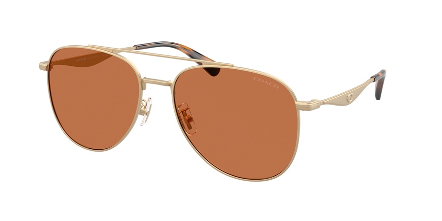 Une photo de produit en studio des lunettes de soleil aviateur « Metal C » de Coach, dotées d'une monture dorée à double pont et de verres teintés orange. Le design s'inspire du sac Idol et se caractérise par des branches affinées arborant le matériel « Sculpted C ».