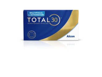 Une boîte de lentilles cornéennes mensuelles Alcon TOTAL30® Multifocal for Astigmatism. L'emballage est bleu et blanc avec une virgule dorée, affichant le sceau de la technologie « Water Gradient »