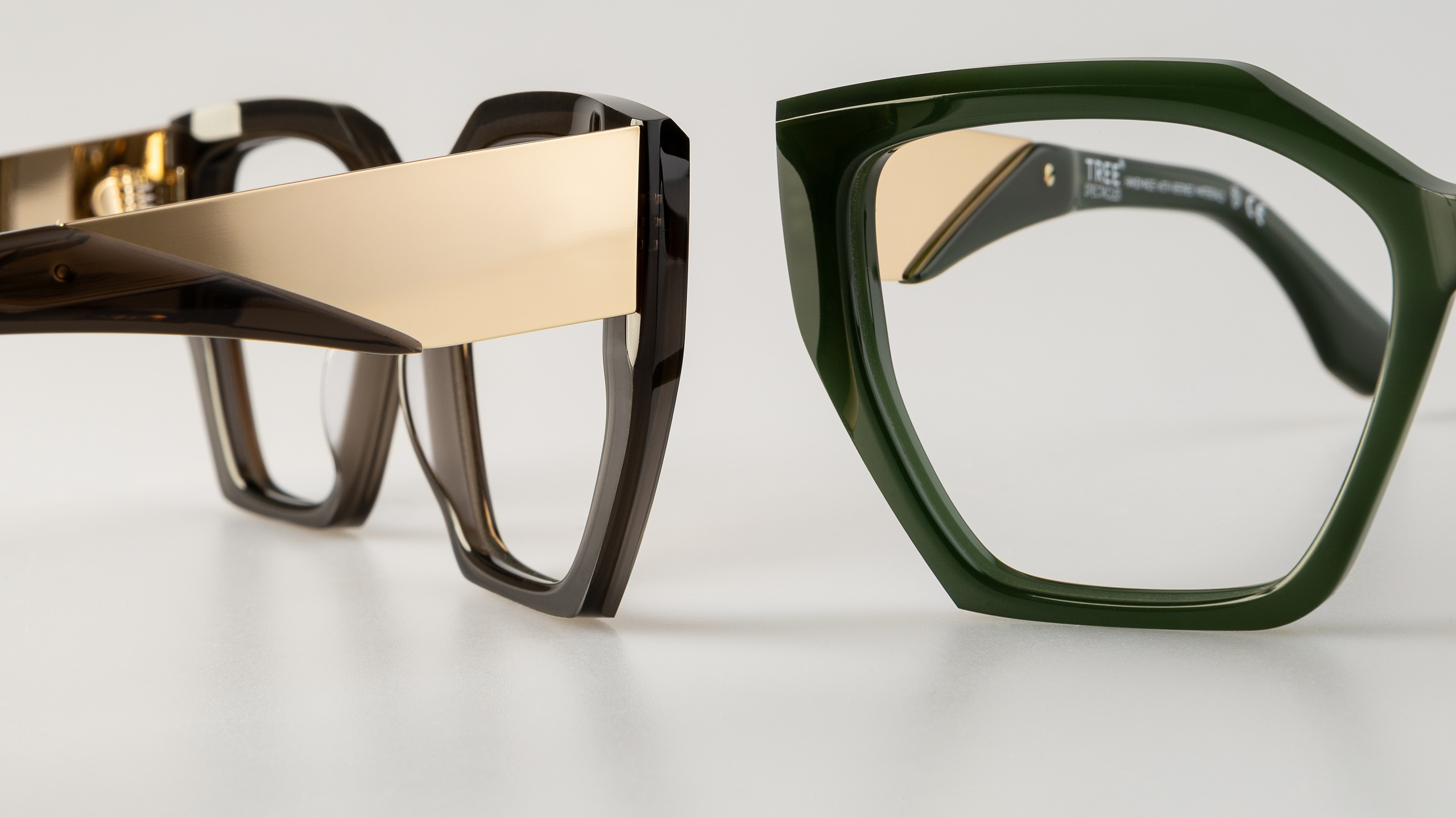 Lunettes Tree Spectacles montrant le détail des branches interchangeables en écaille de tortue et vert