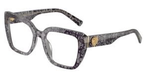 Montures optiques carrées Dolce&Gabbana DG3441 en acétate à motif dentelle gris et violet, aux proportions affirmées, avec un Sacré-Cœur doré et logo DG croisé sur la branche, et verres transparents. Vue trois quarts sur fond blanc.