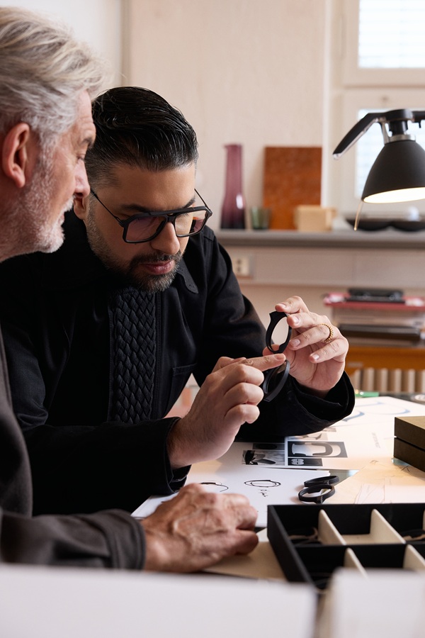 Nirvan Javan and Alfredo Häberli examining a frame prototype in the studio