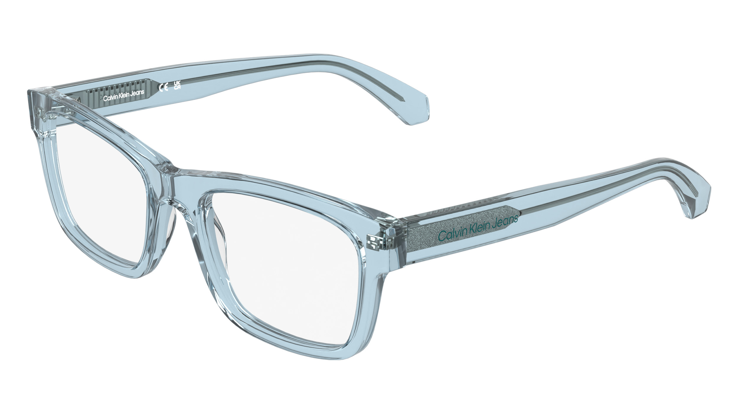 Lunettes optiques Calvin Klein Jeans CKJ26303 dans le coloris Transparent Azur vers Bleu, vue en trois quarts. Monture rectangulaire modifiée à verres transparents en bleu clair translucide, branches dotées d'un fil métallique brillant apparent et du logo Calvin Klein Jeans, fabriquées en acétate Color Shift photosensible aux UV.