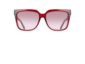 Lunettes de soleil Ferragamo SF2109S en Transparent Wine/Gradient Burgundy, présentées de face. La monture large et légèrement carrée en acétate rouge translucide profond laisse apparaître des branches grises sur les côtés. Les verres présentent un dégradé rose à blush.
