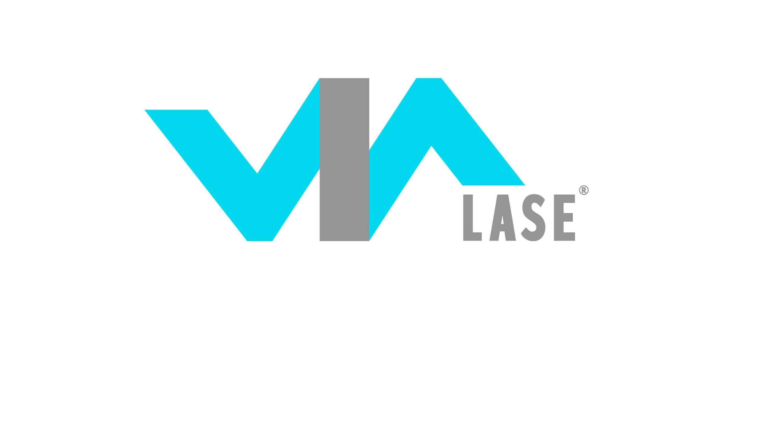 Logo de ViaLase. Il présente un graphisme stylisé et abstrait des lettres « V » et « A » combinées en un motif continu de vagues en zigzag. Les sections gauche et droite sont de couleur cyan vif, tandis que la colonne verticale centrale est gris uni. En bas à droite du graphisme, le mot « LASE » est écrit en lettres majuscules grises, dans une police sans empattement épurée, accompagné du symbole de marque déposée.