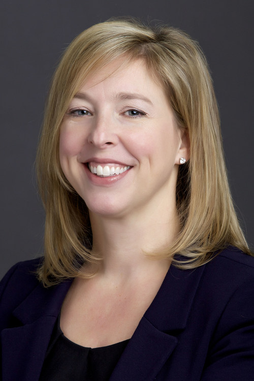 Portrait de Brenda Raphael, vice-présidente Marketing, Amériques chez CooperVision