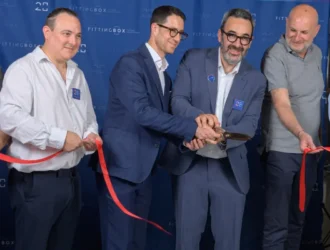 Fittingbox co-founders Ariel Choukroun and Benjamin Hakoun cutting the red ribbon with the mayor at the new Data Valley headquarters inauguration.