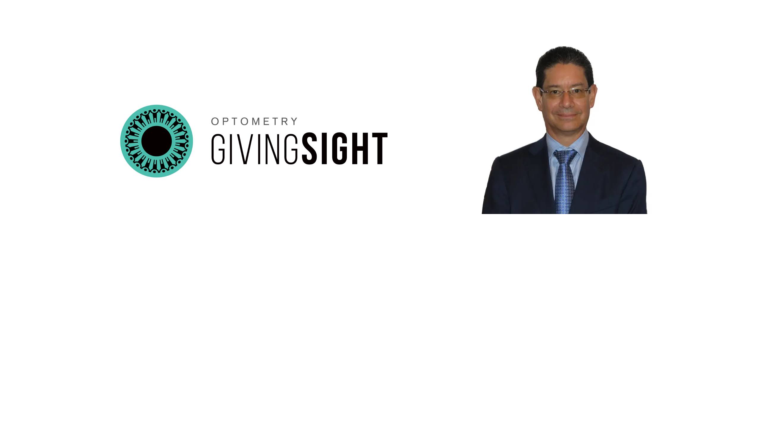 Graphique promotionnel sur fond blanc présentant le logo Optometry Giving Sight à gauche et un portrait professionnel du Dr Javier Prada-López portant des lunettes et un costume à droite.
