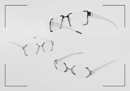 Trois vues sous différents angles de montures de lunettes à motif noir et blanc, sur fond clair.