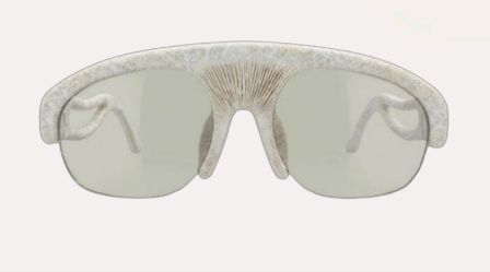 Lunettes de soleil conceptuelles avec pont inspiré du mycélium de champignon et monture texturée blanc cassé. 