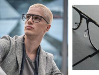 Homme blond portant des lunettes de vue rectangulaires en titane noir Blackfin campagne FW26 Urban Sync à Berlin, à côté d'un gros plan sur la monture.
