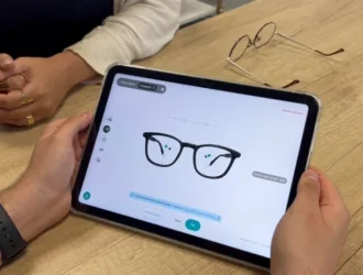 Fittingbox Optical Fit Pro tablet solution showing digital eyewear measurements during an in-store optician consultation