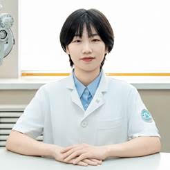 Na Wang, optométriste au Centre d'optométrie de l'Hôpital ophtalmologique de Tianjin et gagnante du concours d'études de cas HOYA MiYOSMART