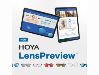 Application d'essai virtuel HOYA LensPreview affichée sur deux tablettes présentant les options de personnalisation de teintes et de verres miroirs.