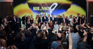 Les lauréats rassemblés sur scène lors de la cérémonie des SILMO d'Or