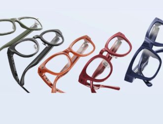 Collection de lunettes auditives Nuance Audio Plus présentées en plusieurs coloris de montures : vert, noir, orange, bordeaux et bleu